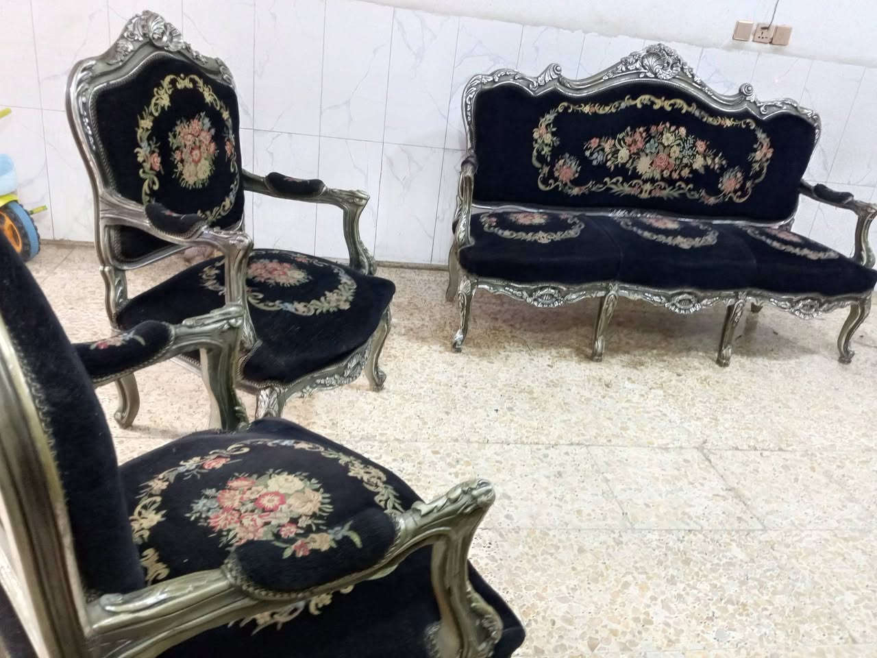 تخم زان مصري تكمه جدا جدا نظيف 10مقاعد ب300الف وبي مجال المكان الوشاش *********** يوجد توصيل بكروة يوجد واتس اب
