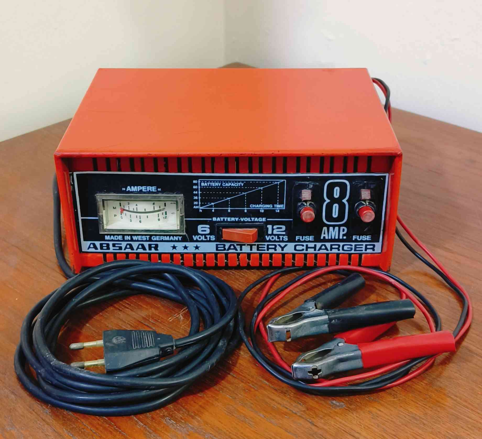 شاحنة بطاريات صناعة المانيا الغربية انتاج السبعينات شحن 6و12 فولت شحن سريع بقوة 8 امبير وقدرة من 48 الى 96 وات
مكاني بغداد ساحة عدن يوجد توصيل لجميع المحافظات


**إذا كنت صاحب هذا الإعلان وتريد حذفه لأي سبب، رجاءا أرسل رسالة إلى الدعم الفني**