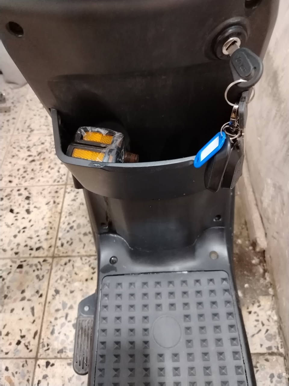 السلام عليكم سعر مناسب
سعر الدراجه ب ١٢٥ الف  وبيها مجال 

اخوان عندي دراجة شحن حلوه وكلش نظيفه الدراجه نقصها باتريات والتأير الخلفي جديد بس يرادله ولف مكاني بغداد الكراده  الشراي يتصل على الرقم ***********
