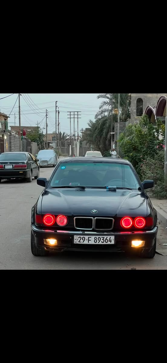 السلام عليكم
سيارة Bmw موديل 1992 سيارة محرك كير كفالة
التبريد ثلج الغرفة نضافة 100/100
حدادة جديدة سنتر لوك الكهربائيات كلها شغالة رقم دولي سنوية 29 تحويل ثاني يوم هزة جديدة
شاشة لمس تدعم ابل كار بلي + كاميرا خلفية 
السعر 47 قابل للتفاوض
العنوان بصرة قضاء المدينة 
تلفون ***********
