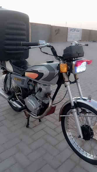 سلام عليكم شباب دراجه ادوات ادوات  نامه حلوه جديده دراجه حته ما اطلع بيهه هواي مكينه مبدل بيهه بس ولفات وبستم يعني لا مفتوح المحرك كلش ولا شي تجي وشوف بعينك جماليه احله من صوره يعني خصم الحجي ما عوزهه شي شرط برقي ما ناقصهه دهن ابدل كل سبوع دراجه مال جناي وما متعوبه بس صار وياي ضرف ورايد ابيعهه مكاني البصره سعرهه 600 وبيهه مجال كلش قليل دراجه كلشي شغال بيهه ضفيره جديده عينه ولايت شراي يدخل خاص وبل خدمه رجاء رجاء الموشراي لا يتعبني هاذ رقمي ***********
