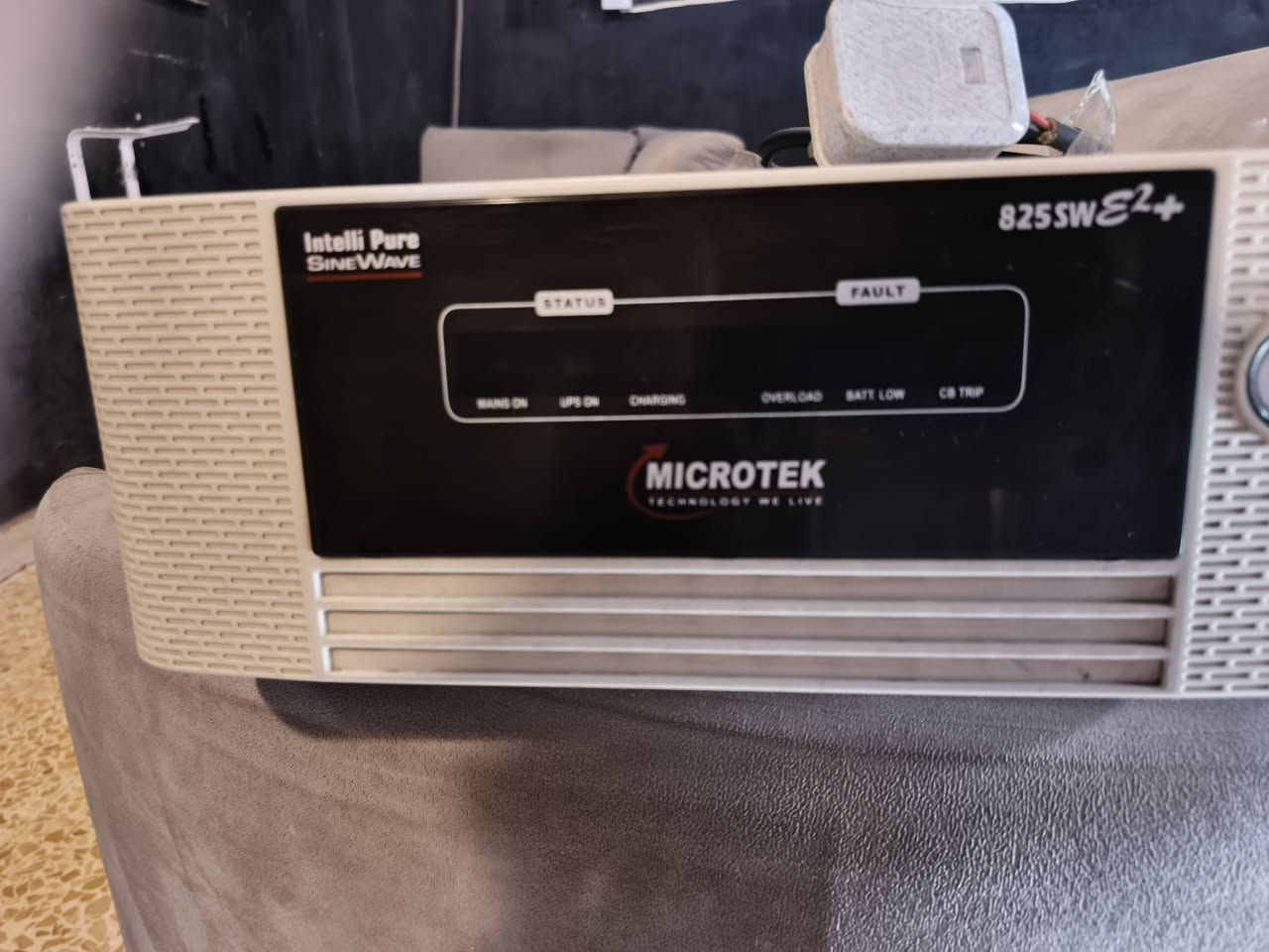 السلام عليكم    مستعجل عل بيع
عندي عاكسه هندي اصلي شرط فول
بدون باتري مال محل ابليات
مستعجل عل بيع اب انسب الاسعار
رقم 
***********
***********
