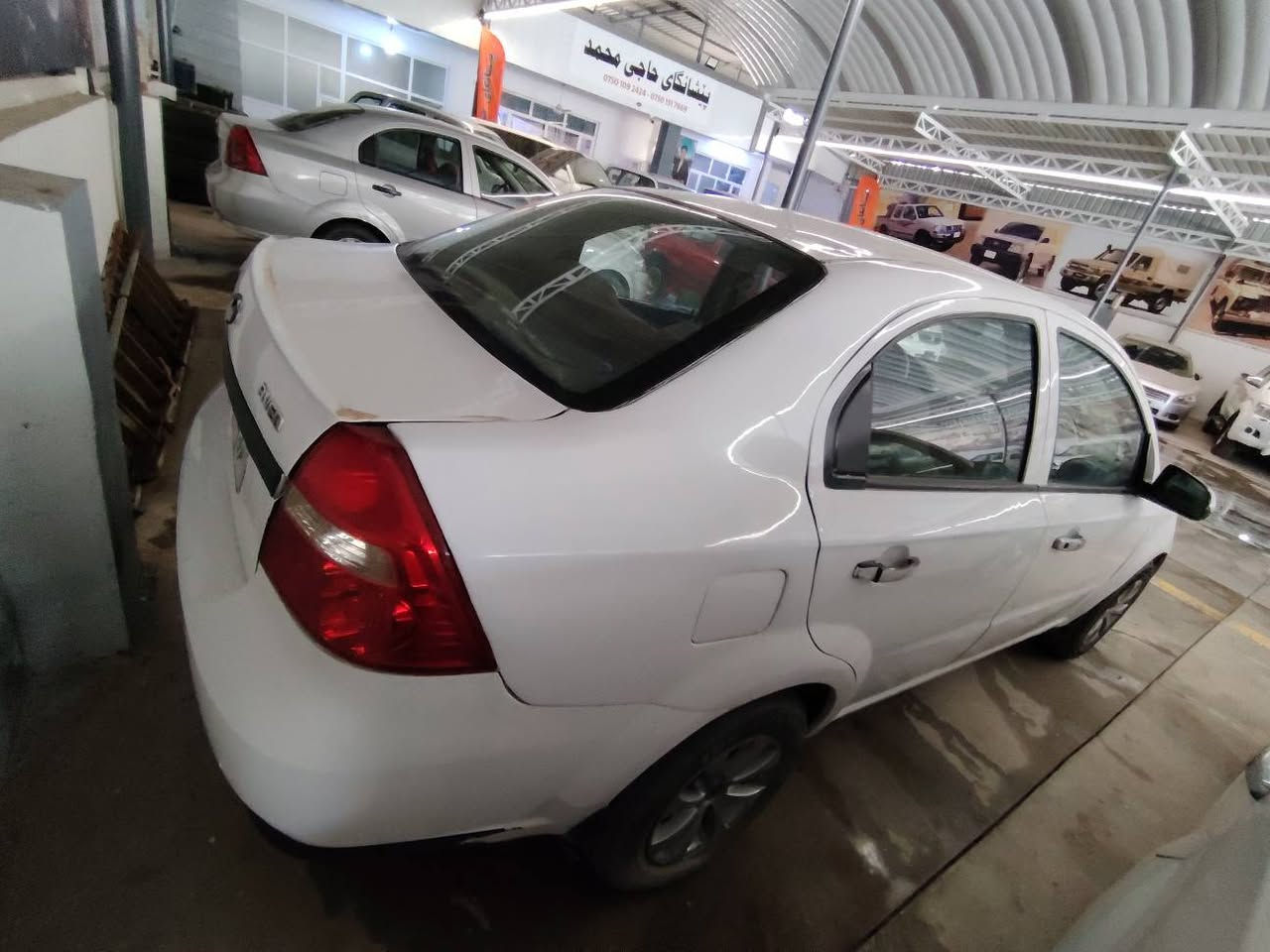 ئەڤیۆ مۆدیل 2009 مەکینە گەورە
ناوزەرد ،گێڕتۆماتیک،
سەنەوی تازە بەسەرچوە ژینگەی دراوە
حیزام بۆیاغە بێ دەعم و لێدران
سەقفی بۆیاغی نیە ساردی نیە تەزرەی نیە
گێڕومەکینەو تەبرید بەشەرت.
***********لەکۆیەم
***********ڤایبەر وەتس ئەپ
55وەرەقەو مەجالێکی کەم كويسينجاك, أربيل
