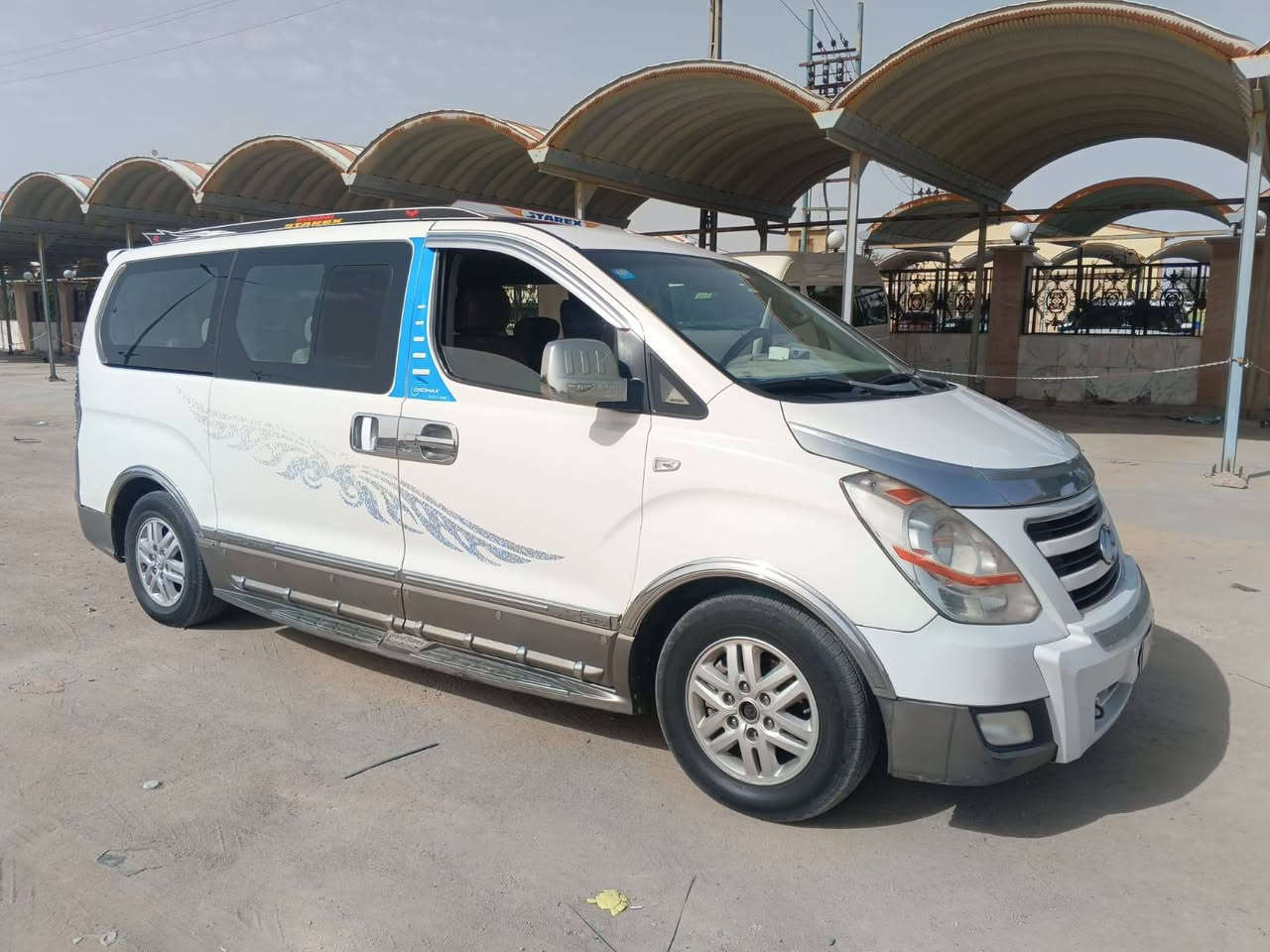الموديل ٢٠١٧ بسمي تحويل مباشر سياره جاهزه تبريد حداديه كير محرك  كله تمام ملاحضه سياره بيه مكانات صبق جماليه ***********
