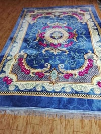 موكيت جديد • مقاس ٣×٢م • غير مستعمل