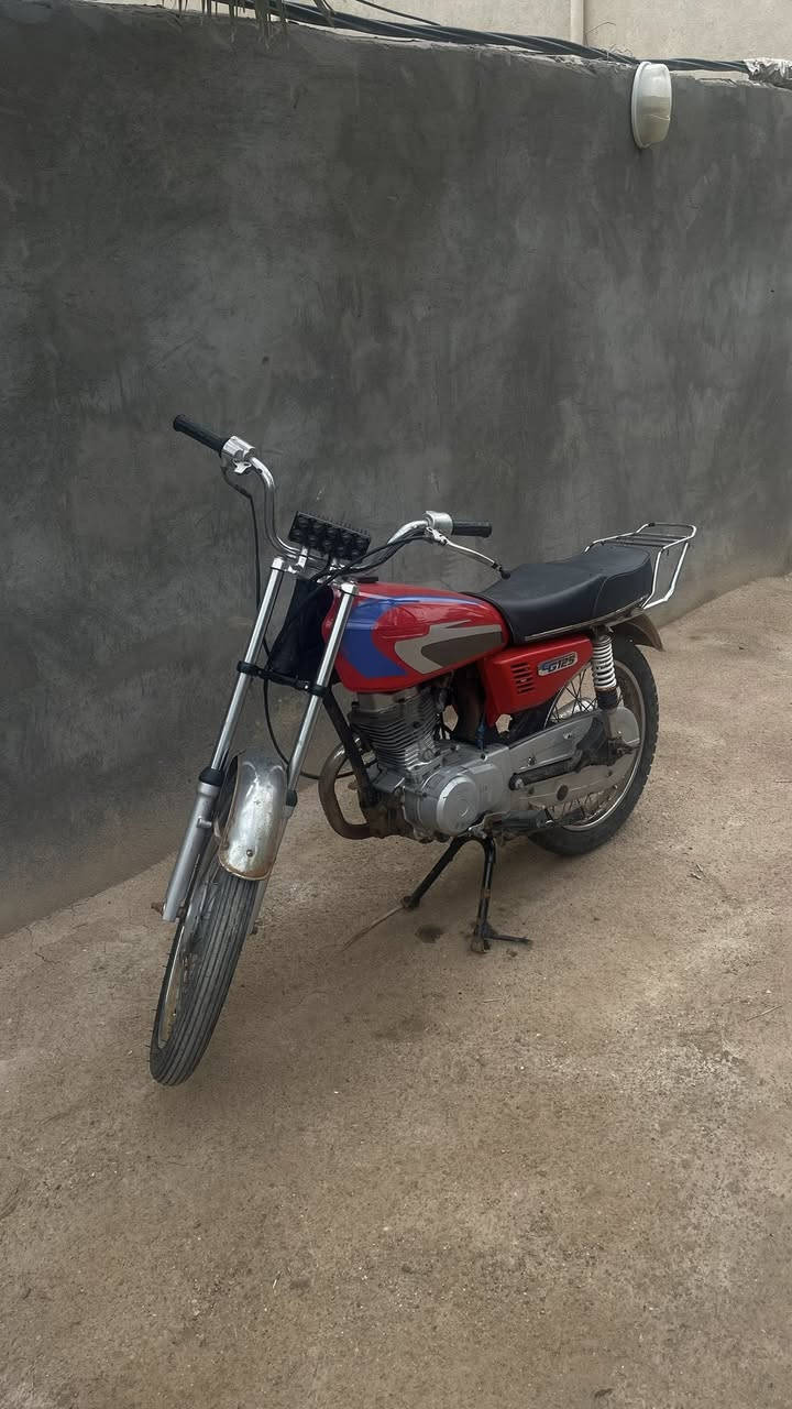 سلام عليكم دراجه نامه شلامج اصل مكينه نامه مفتوحه مرا وحده فقط دراجه دوات مكفوله من سرقه وحلاه من صور تجي وشوف بعينك سعر 450 وبي مجال البصرة ابو الخصيب ***********
