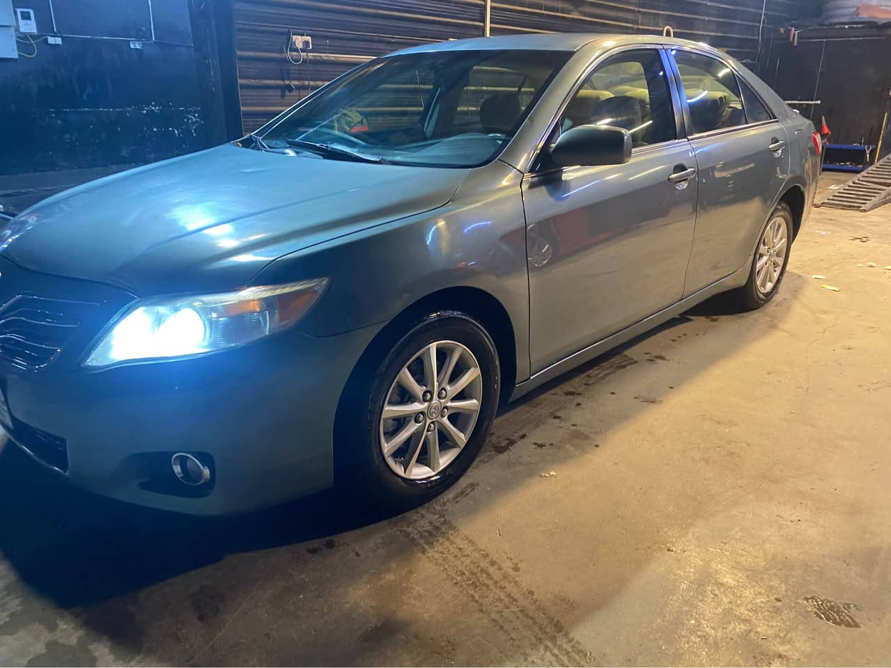 سلام عليكم

كامري 2010 le
محرك 2500
كير اوتو
جام اوتو
كشن كهرباء
تحكم استيرن
ماشيه 168
السياره كله ليبل واحد مختمه وبلاديه بجم كبس صفاح
حادثه قبغ الجنطه مبدل فقط
مكاني بغداد حي الجامعه

السعر 97$
*********** بغداد, العراق
