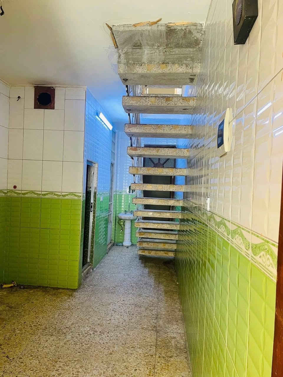 يا الله
مشتمل للبيع في منطقة الشعب حي التجار الثانية الي مقابل كلية الامام الكاظم ع/ شارع اسواق عبدالرحمن/ شارع عريض١٥
المساحة ٥٧ متر
واجه ٣ متر
نزال ١٩ متر
يحتوي على صالة خطار ومطبخ ومنور وخدمات بكل طابق وثلاث غرف نوم
السعر ١٥٥مليون
للاستفسار
مكتب الحضارة للوساطة العقارية
***********
