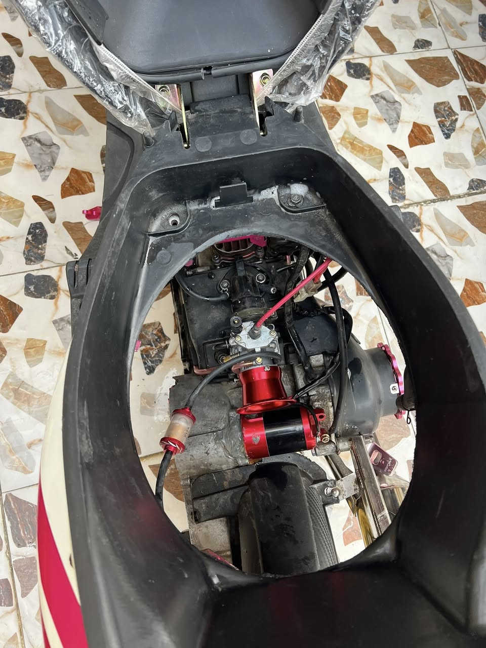 سلام عليكم ورحمة الله وبركاته يولد الدراجات للبيع كلهن الي تعجبه يجي خاص او مراسله وتساب وحده مكينه اربعه ولفات وثاني ليمونيه ولفين ولحمره بلاديه تفاصل اكثر وتساب دراجات متروسات تزويد ‭٠٧٥٠ ٥٨٤ ٠٦٤٠‬ مكاني بغداد ابو غريب
