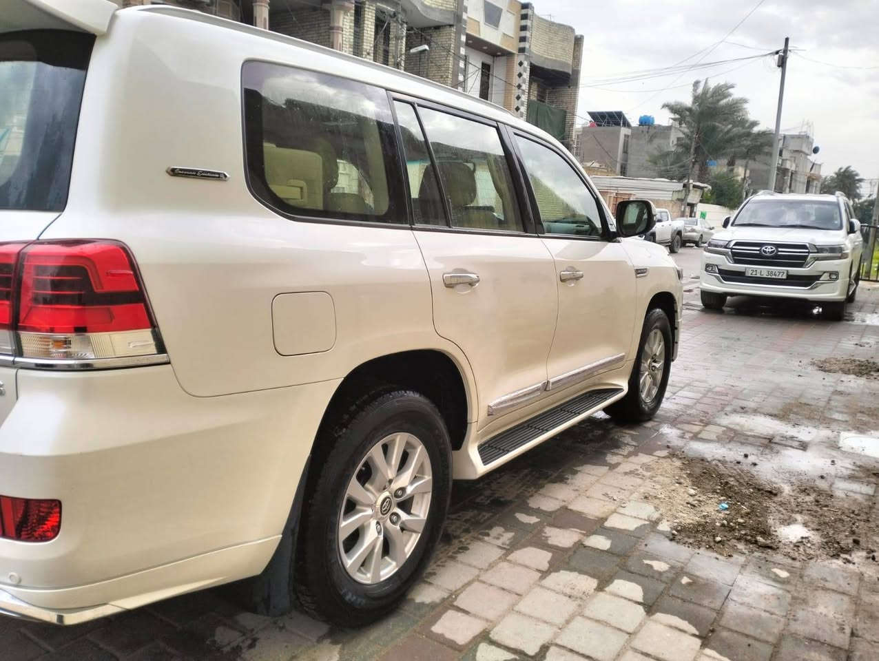 سلام عليكم من رخصة الادمن
لاندكروز موديل 2018
رقم بغداد 
مكانها بغداد حي الامانه 
ساز باب اول وايت اديشن اصل
مكفوله من كل شي 
ماشيه 104
سياره جديده وخير من الله 
***********
