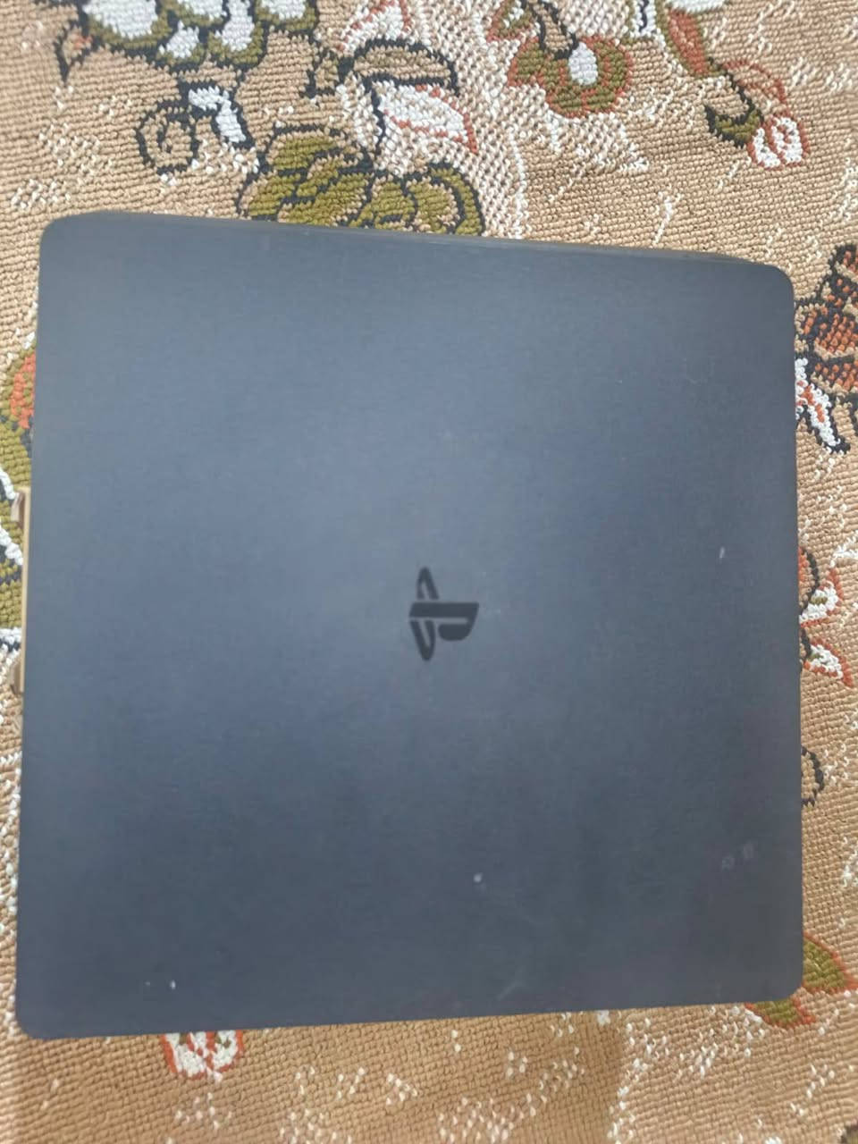 السلام عليكم متاح بلي فور سلم للبيع النضافة واضحة بل صور ويا يدى وحدة اصلية و ٣ اقراص السعر خاص


**إذا كنت صاحب هذا الإعلان وتريد حذفه لأي سبب، رجاءا أرسل رسالة إلى الدعم الفني**