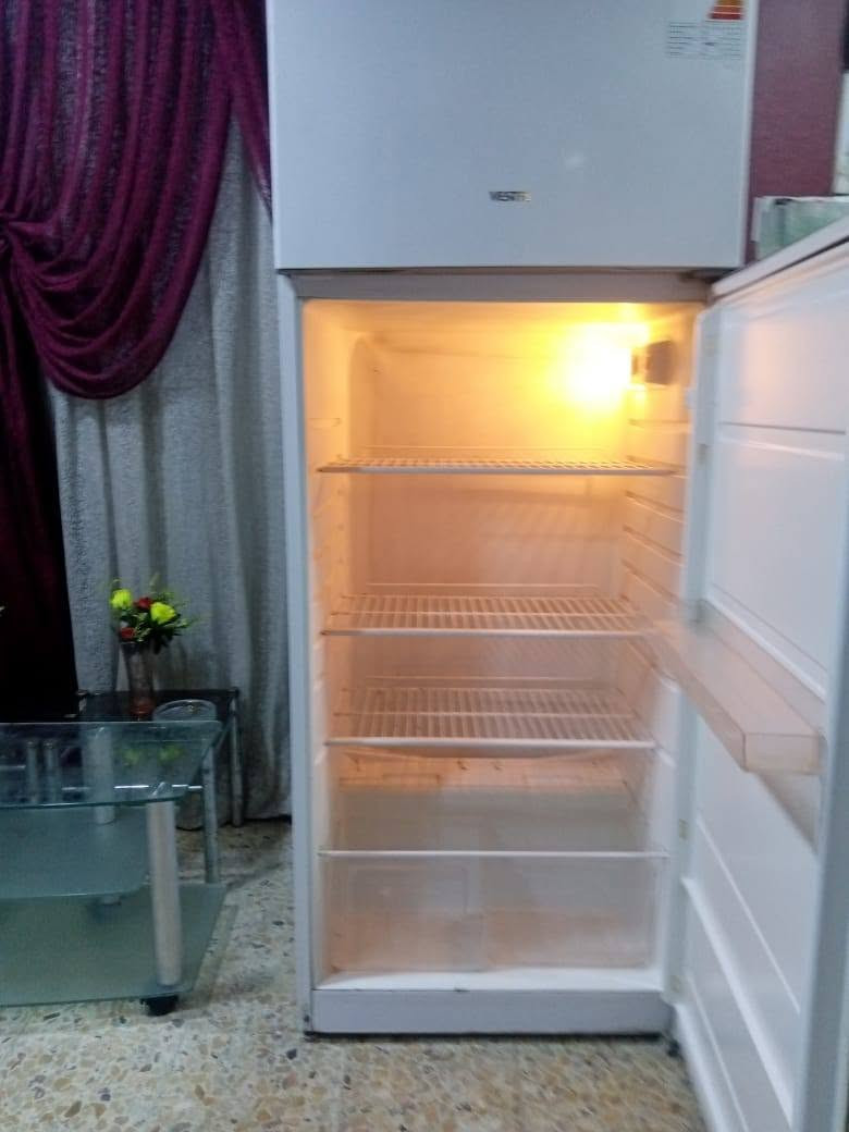 ثلاجه نضيفه اخو الجديد السعر 225  وبيه مجال قليل المكان الحيانيه موسى الكاضم عل مستطيل ***********
