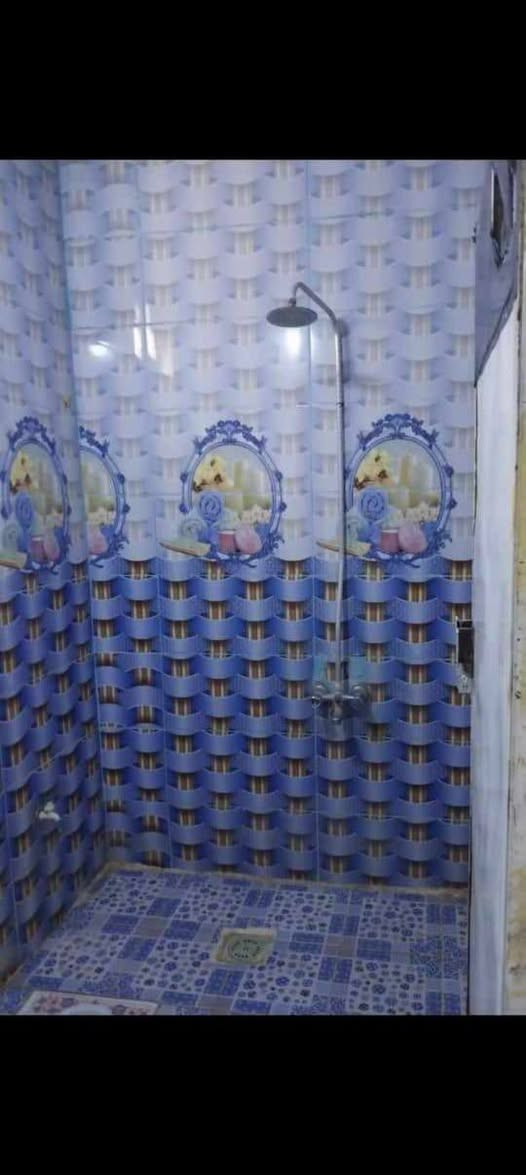 بيت طابقين أبو غريب حي الشهداء للبيع أو للايجار 
قرب السوگ المساحه 120متر 
بناء جديد طابو صرف تحويل ثاني يوم 
الطابق الثاني يحتوي على غرفه نوم ومطبخ وهول وحمام وسطح وطرمه كبيره بي درج خارجي ودرج داخلي 
الطابق الأرضي يحتوي على غرفه ومطبخ واستقبال وهول وحمام وطرمه كبيره 

السعر 110وبي مجال للأستفسار مراسله واتساب فقط *********** أو مراسله الخاص
