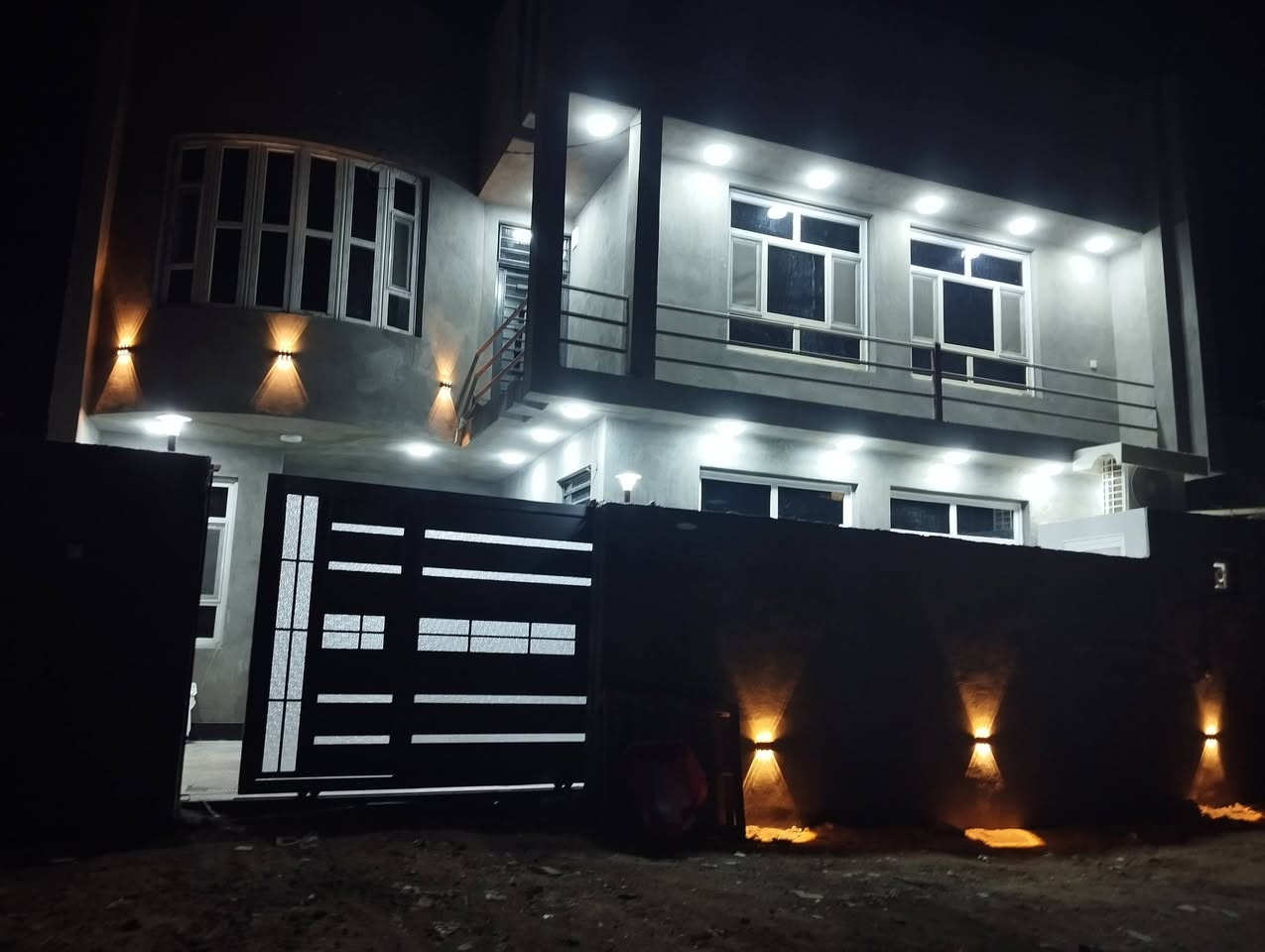 السلام عليكم ورحمه الله وبركاته عندي بيت 200متر طابوا زراعي قرار محكمه اريد ابيعه هو واثاثه كامل من مكيفات وغسالات وغرف نوم اللبيت طابقين 5غرف نوم+استقبال+3صحيات شرقي غربي ،،+مطبخ حار+مطبخ بارد بناء حديث وتصاميم جدا حلوه البيت بي 4سبتالت وبي 3غرف نوم النوع تركي يبعد عن الامام الحسين عليه السلام 1كيلوا قريب جدا على الإمام العنوان كربلاء شارع باب طوريج فرع شركه كيا ماتور للسيارات عمود رقم 11عن مجسر باب طوريج اي استفسار على السعر اتصل على ***********او***********

00
