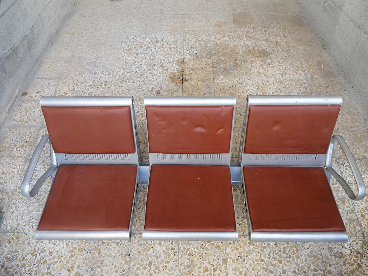 كراسي ٣ مقاعد حديد انضاف ومابيهم اي شي فقط بعض الخدوش والباقي موضح في الصور ٦٥ الف وبيهن مجال حق الجيه


**إذا كنت صاحب هذا الإعلان وتريد حذفه لأي سبب، رجاءا أرسل رسالة إلى الدعم الفني**