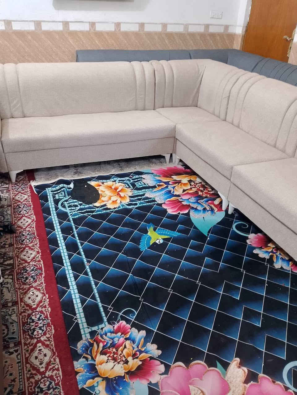 اسلام عليكم ديوان 11مقعد جديد غير مستعمل تسكام كله بلوك اسود وسفنج مميز اولا مكاني  حله نادر الثانيه عله الخدمي ***********واتساب
