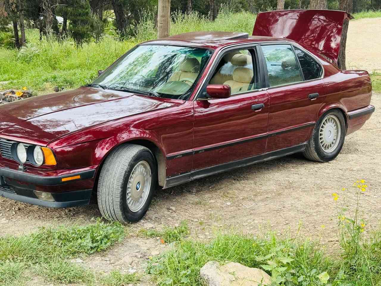 Bmw
e34
1992
520
بۆیاخی شوشەی
دەعم و لێدراوی نیە
گێڕ عادی
سەیارە ئاڕم پلاستیک بەشەرتی ئارم 
ئەوەلیات و موو س و بڕاوە
سەیارەکە لە ڕووبەروو جوانتر نە بوو مەسرەفی ڕێگەت عایدی من
سەیارە کە هی ماڵی خۆمە هی مەعڕەز نیە
مواسەفات 
چوار جام کارەبا
ئاوێنە کارەبا
تەبرید
سلایت بەشەرت
ناو زەرد
چوار تایە ی لۆکی لەسەرە
کلا ج و عەینەی تازەیە
پاتری تازەیە
تەقەو ڕەقەی بەشەرت
هەتا سیمی بەنزینیشی گۆڕاوە
گێڕو مەکینە ی بێ عەیبە
هەموو شتێک نووسراوە جوان بیخوێنەوە. ئینجا تەلە فۆ ن بکە

ناونیشان سلێمانی تاسلوجە
موشتەری. نی تەلە فۆن مەکە
وەتس ئەپیشی لەسەرە
***********
