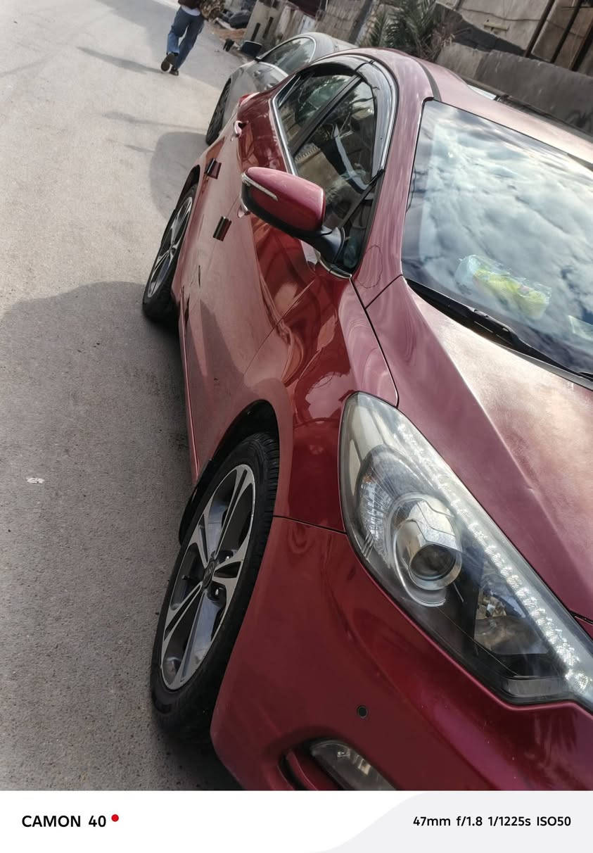 كيا سيراتو 2014 خليجيه مكينه 1600
فول مواصفات للاخير 
مبدل بيهة واشر قبق ولفات المكينه خير من الله 
سياره حلوة وناعمه 
السعر 115 وبيهة مجال للشراي 
***********
