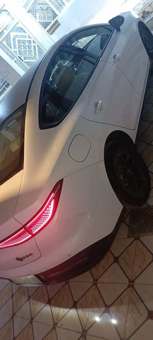 سلام عليكم 
بي واي دي موديل 25 سيل فايف
ماشيه 5 ألف 
مكفوله كفاله عامه 
السعر 17700 وبيهه مجال 
الستفسار ***********
