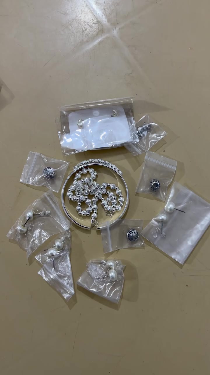 فضه مختوم 925  سترالي. السعر 70 الف شلع


**إذا كنت صاحب هذا الإعلان وتريد حذفه لأي سبب، رجاءا أرسل رسالة إلى الدعم الفني**