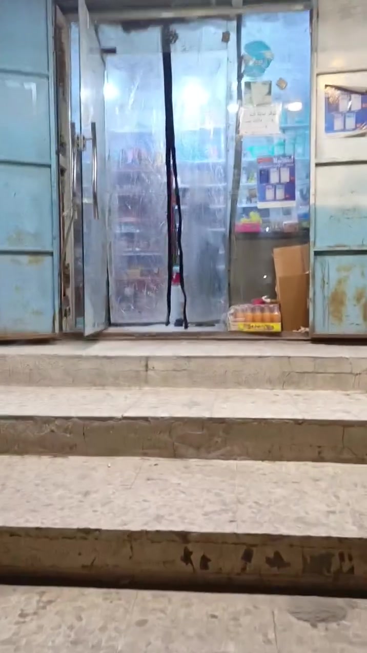 السلام عليكم اسواق للبيع البصره حي الأصدقاء مستعجل عل بيع تحتوي علا 4 ثلاجات عمودي ١ شركة و2 بطحيات سبلت 1 بالضمان جديد عارضات الثلاثه جدد وسيستم كاميرات يجار ٣٠٠ ملاحظه مو شراي لا يدخل ويتعبنة للتواصل ***********
