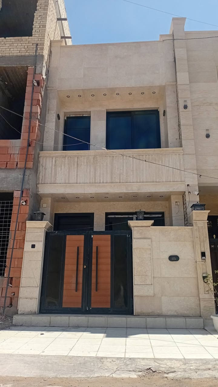 للبيع دار سكن زيرو في السيدية مربع شاكر عبود....

يحتوي على ٣نوم صالة مطبخ وخدمات كاملة مع ارضية مرمر واجهة مرمر....

مساحة ٦٨م
واجهة  ٤م
نزال.  ١٧م

السعر المطلوب[٣٦٠]مليون بيه مجال بسيط.....

اي استفسار مراجعت....

مكتب المجد للوساطة العقارية سيدية شارع العلوة مقابيل مدرسة حلم الغد...

الاتصال 
***********
***********
