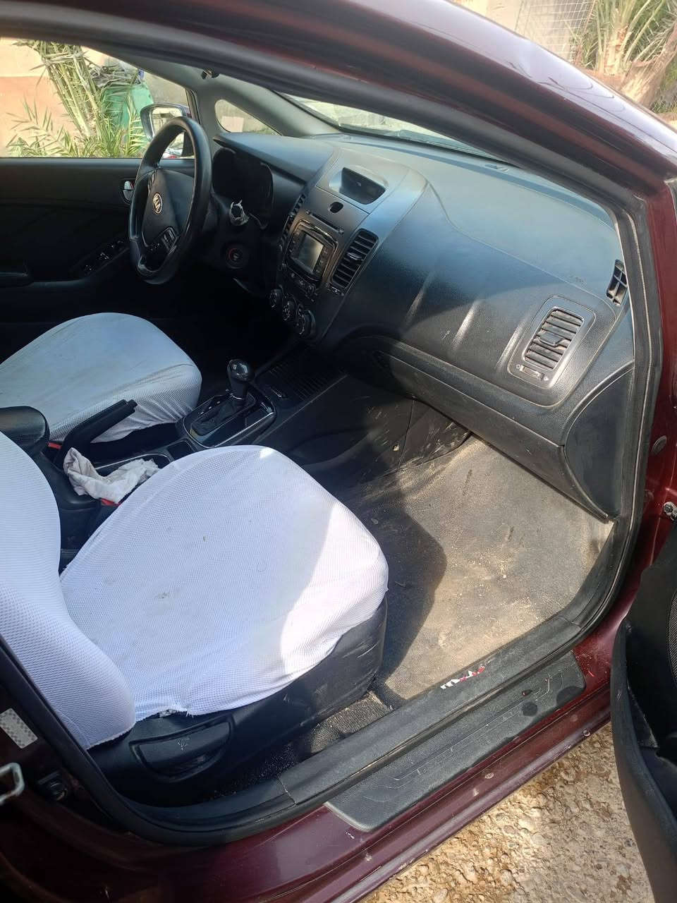 السلام عليكم للبيع فورتي 2017 وارد أمريكي رقم أربيل تحويل ثاني يوم حادث امريكه بنيد جاملغ امامي باب بدون دواخل شرط مكينه كير مكفولات سياره جاهزه مجهزه للتواصل على *********** سعر السياره مناسب
