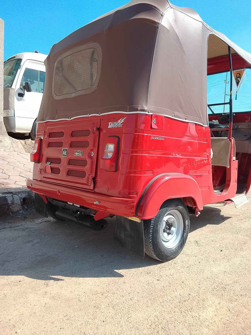 السلام عليكم تكتك لبيع 2018 رقم وسنويه واسط تكتك معمره دوس حلوه مكينه مبدل بوش وبستم شركه تكتك خير من الله تصل على ارقم ***********.  مكان واسط نعمانيه
