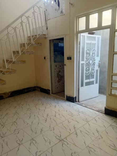 يا الله اللهم صل على محمد وال محمد دار معروض للبيع في النجف الاشرف سايدين المطار نهايه شارع مرطبات الاوائل وتنزل مسافه 400 متر عن الشارع مساحه 100 متر غرفه وصاله استقبال مطبخ مجمع صحيه داخل وخارجي سطح مطبق ارضيه بورسلين بناء بلوك سقف عقاده دار نظيف السعر جدا مميز السعر 18 بمجال شيء بسيط استفسار اكثر اتصال على الرقم التالي واتساب ***********
