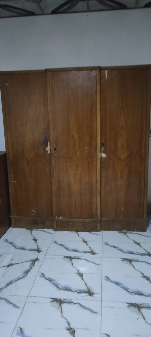 سلام عليكم كنتور للبيع+بوفيه
البوفيه نضافه 80٪.  سعر 150 الف
الكنتور نضيف فقط زلغات بسيطه,  100 الف
وتساب ***********
