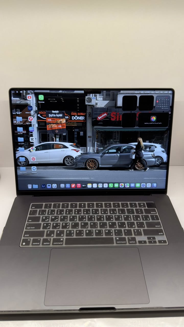 السلام عليكم mac book M3 pro
Ram 18

Hard 512

16 inch 

مستخدم كجديد كامل المرفقات 

واتساب /***********
