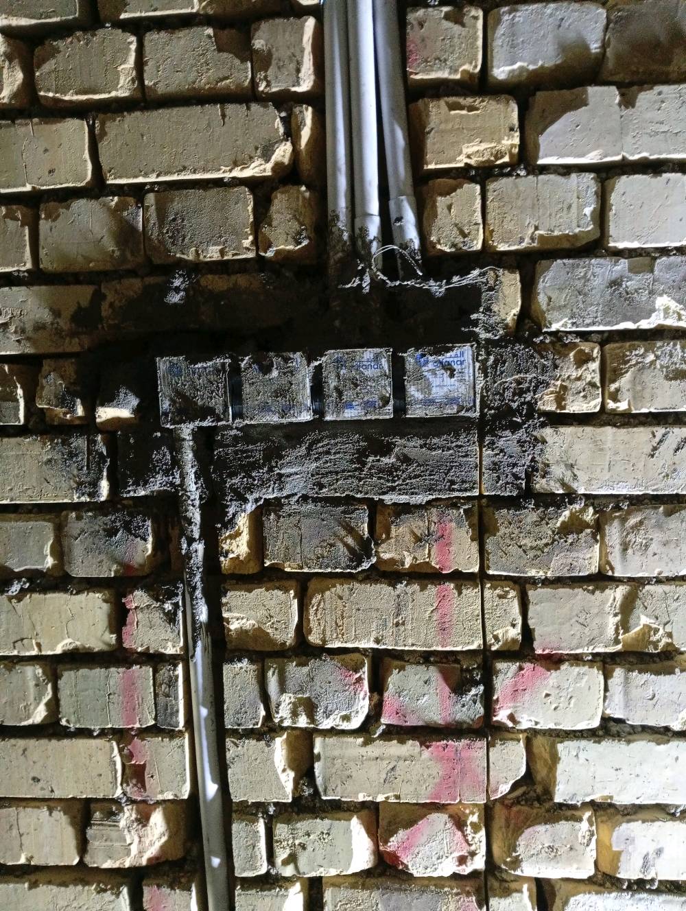 حفر تنزيل بوري كهرباء شرط علي الليزر حفر دقيق جدآ وتكعيد بوكسات سيركت بنل جر كيبل قص حائط بكل انواعه تثبيت بسمنت  بطريقه منتازه وفق الشروط المطلوبه لتواصل معي عندي مقاطع فيدوهات وعندي كثير بيوت تم العمل بها  وتوفقنا والعمل قطعي سواء بلوك طابوق او طابوق احمر وماشابه كلها عملت بها واعرف طريقتها 
