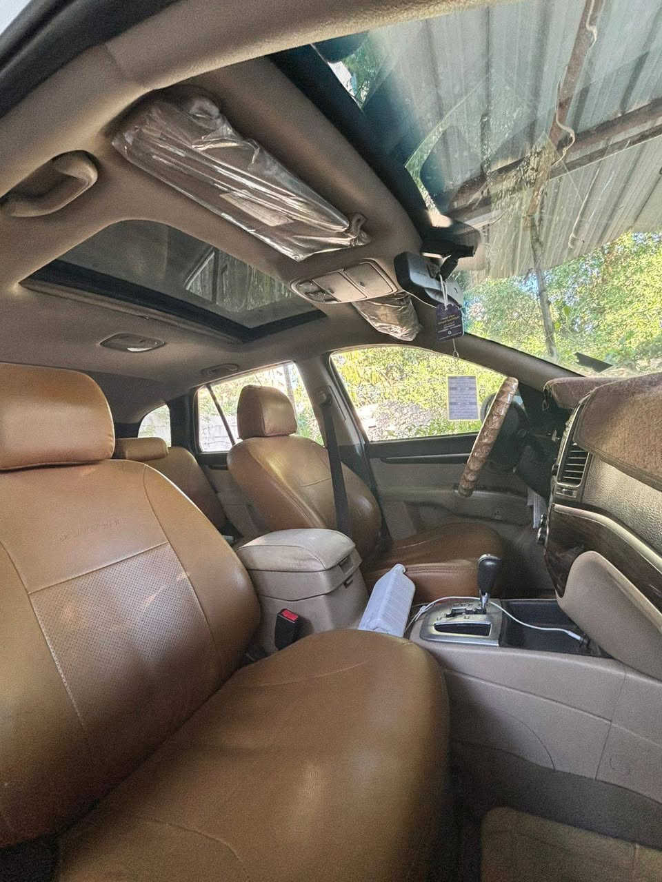 سلام عليكم 
للبيع 
سنتافيا ٢٠١١
٦ سلندر  
٧ راكب
كشنات جلد 
تحكم ستيرن
فتح سقف 
مري شفط
حساسات 
مكينة وكير كفاله
للاتصال حول السعر
***********
