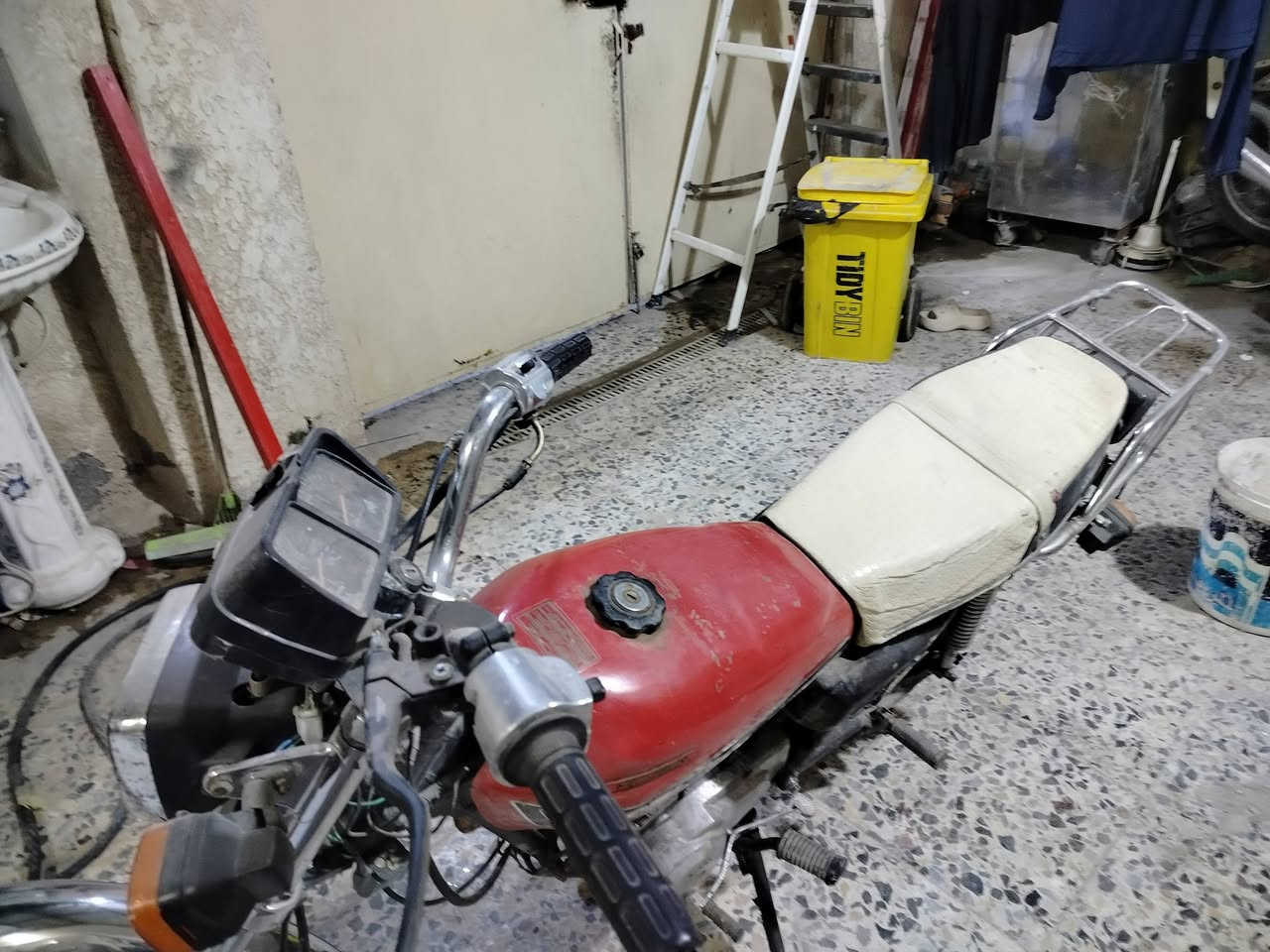 السلام عليكم درجة اربعه كير صيني سعرها 350وبيها مجال رقم هاتف ***********
