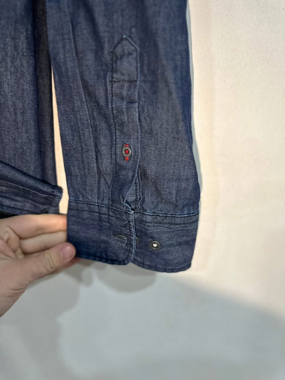 Tommy Hilfiger كابوي
قطعة تحفة 
جديد ما ملبوس 
السعر 20 الف فقط (قبل جان ب ٣٠ الف ) 
صناعة بنغلاديشية


**إذا كنت صاحب هذا الإعلان وتريد حذفه لأي سبب، رجاءا أرسل رسالة إلى الدعم الفني**