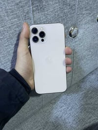 ورحمه الله ايفون 12 برو ماكس  موصفاته ذ256 بطاريه 81 بل حسابه 85بل شحن...