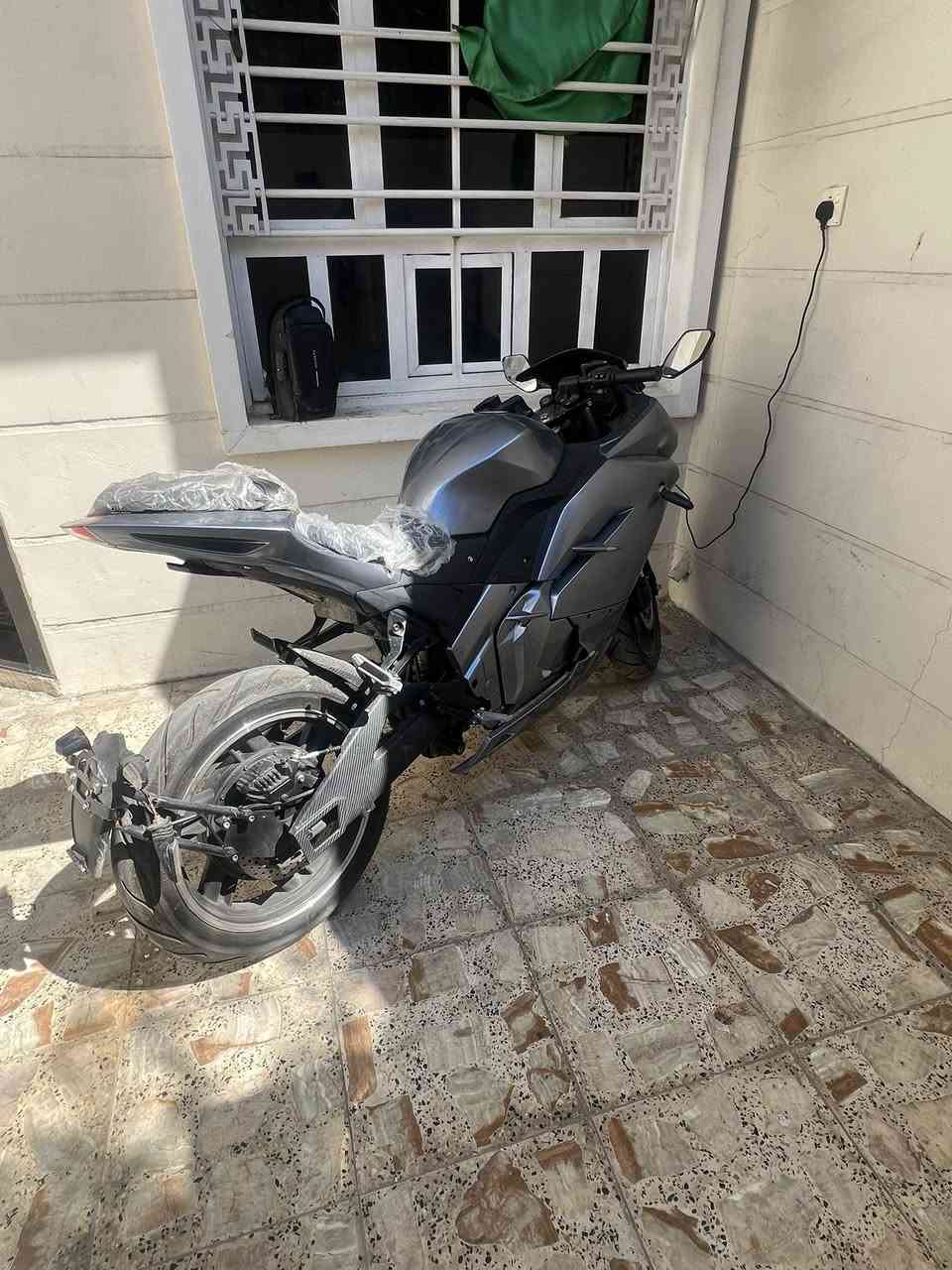 بطح شحن
تفاصيل
وصل شراء باقيله شهرين تقريباً من شركه 
دبل سويج دبل بصمه تشغيل عن بعد وتقفل تايرات من تقفلها 
يعني امأن
٦ بطاريات
ملاحظات عل دراجه
الاشاره اليمين الاماميه مكسوره والخلفيه يسار هم
شراي عجبتك تواصل وياي وميكون خاطر الى طيب 
رقمي عل واتساب ***********
مكاني بغداد عطيفيه
