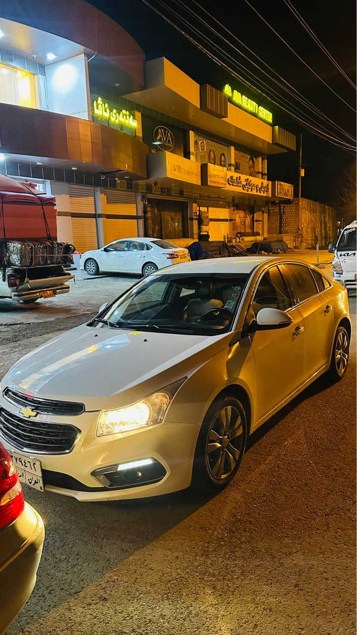 شۆفلیت کروز ٢٠١٥ بێ سبوغ ٩٠هەزار ڕۆشتووە نوکە دەرزی پێوە نیە چوار تای نوێی لەژیرە سەنەوی نوێە گێڕو مەکینە نەکراوەتوە بەشەرت سەیارە نوێ نوێیە *********** سوران, أربيل
