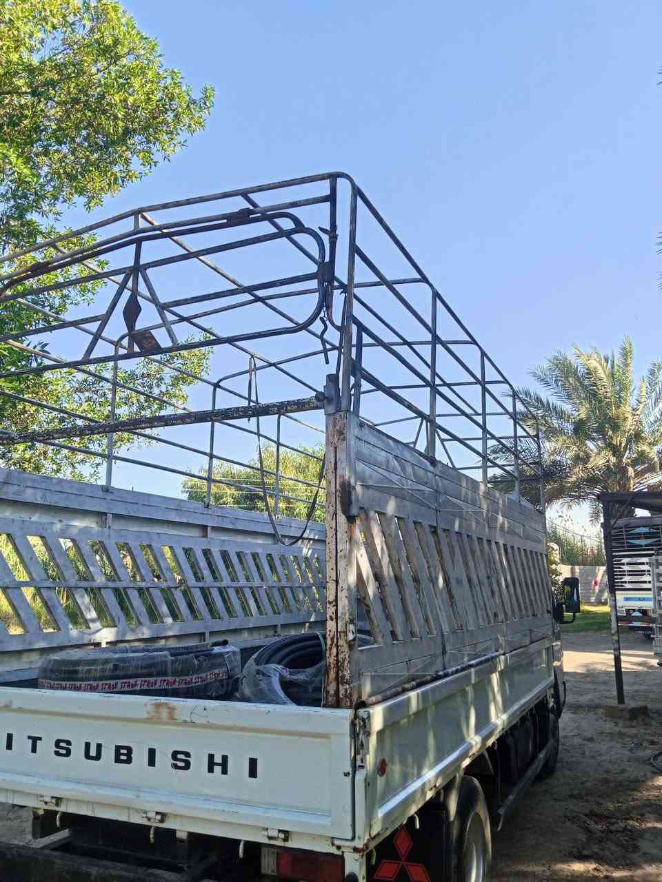 محجر وسقيفه للبيع نضيفات السعر 700 وبيهن مجال ***********
