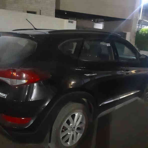 سلام عليكم توسان للبيع.                                             
الون. اسود
الرقم اربيل 
الموصفات عادي
المحركGDi
الضرر مرفوق السونار
السعر135
الرقم***********
