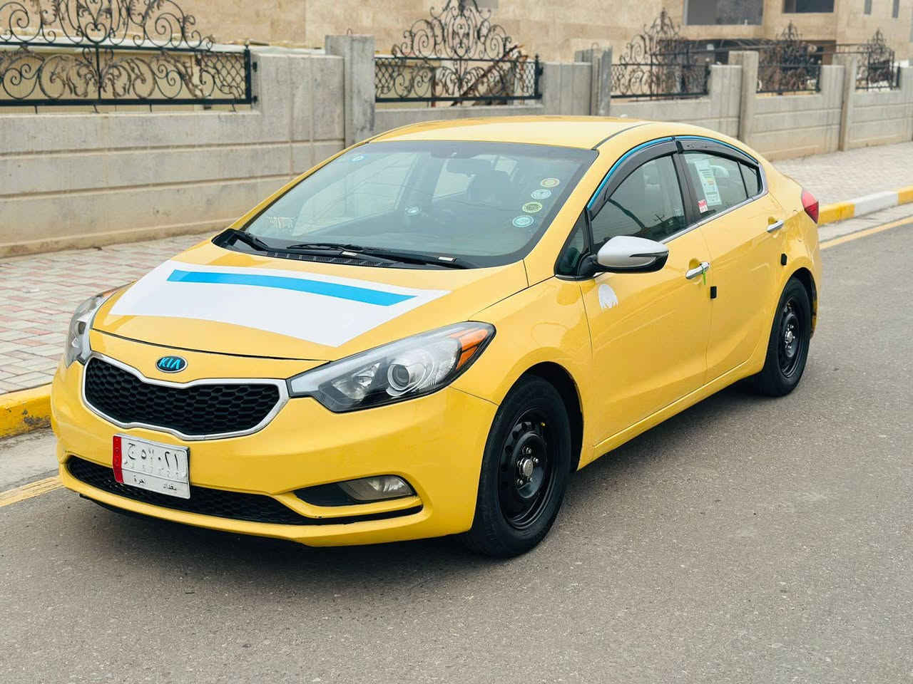 السلام عليكم فورتي 2015 كلين تايتل بدون حادث كفاله ضربه وتبديل وفتح ليبل واحد الاستفسار***********  السعر 115 مجال بسيط موصفات شاشه كامره محرك 2000 دوش تحكم استير حداديه تخم تاير جديد المكان كربلاء
