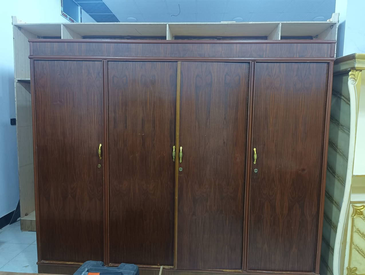 سلام عليكم ورحمة الله وبركاته
غرفه نوم لبيع سعر 500 وبيه مجال 
لستفسار ع رقم ***********
