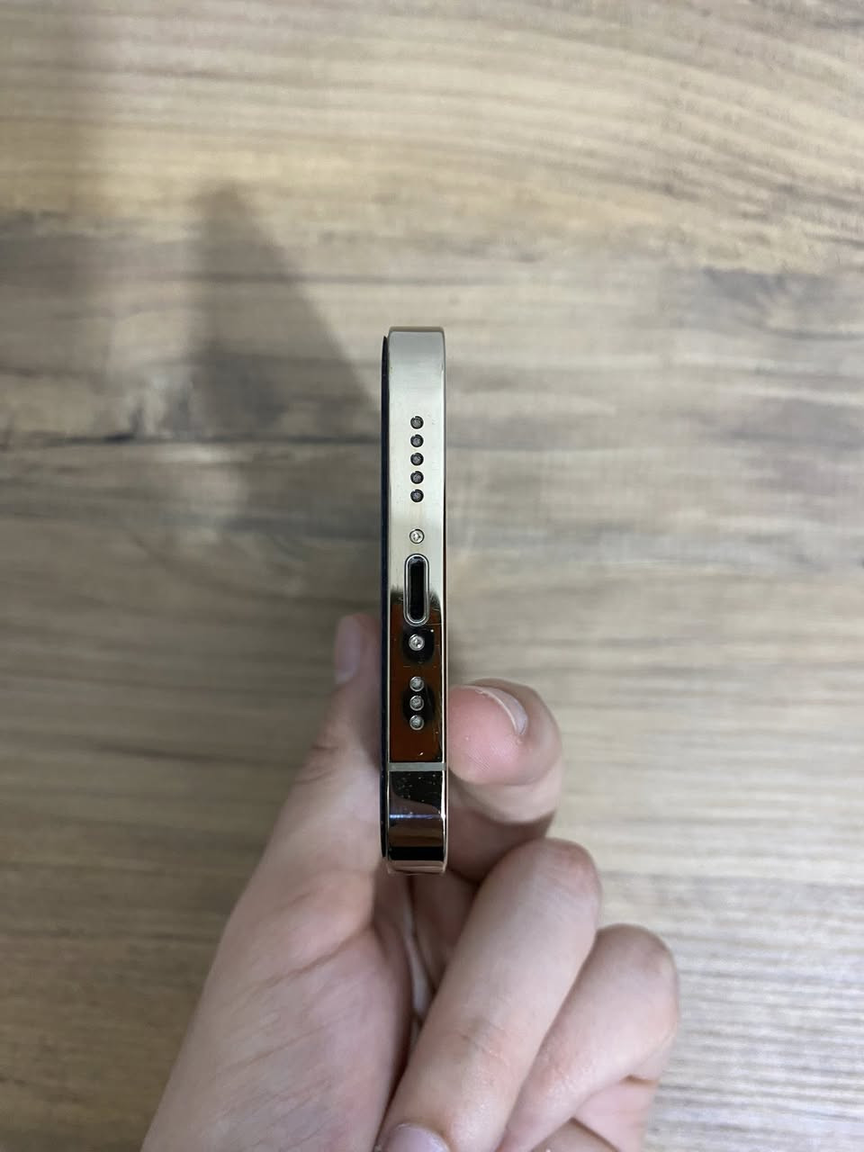 أيفون 12 برو برو ))وتر بروف ما مفتوح نهائياً
ذاكره ٢٥٦ 
نموذج M 
بطارية 78 بلادية
 بي السماعه الفوك واكفة فقط شوف الصور زين
محلقات عدسات ولزكة وحافظة وكيبل 
السعر ٢٩٠ 
مكاني بغداد مدينة الصدر ***********
