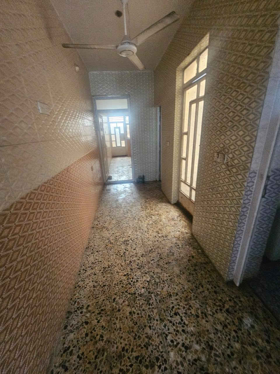 السلام عليكم يتوفر بيت الايجار في منطقة حي الفرات الهياكل قرب حسينية المصطفى وجامعة المشرق مساحة 100متر طابق واحد
غرفة نوم 
صالة 
صحيات 
مطبخ 
مناور 2
الاستفسار اكثر الاتصال بل الرقم التالي ***********
