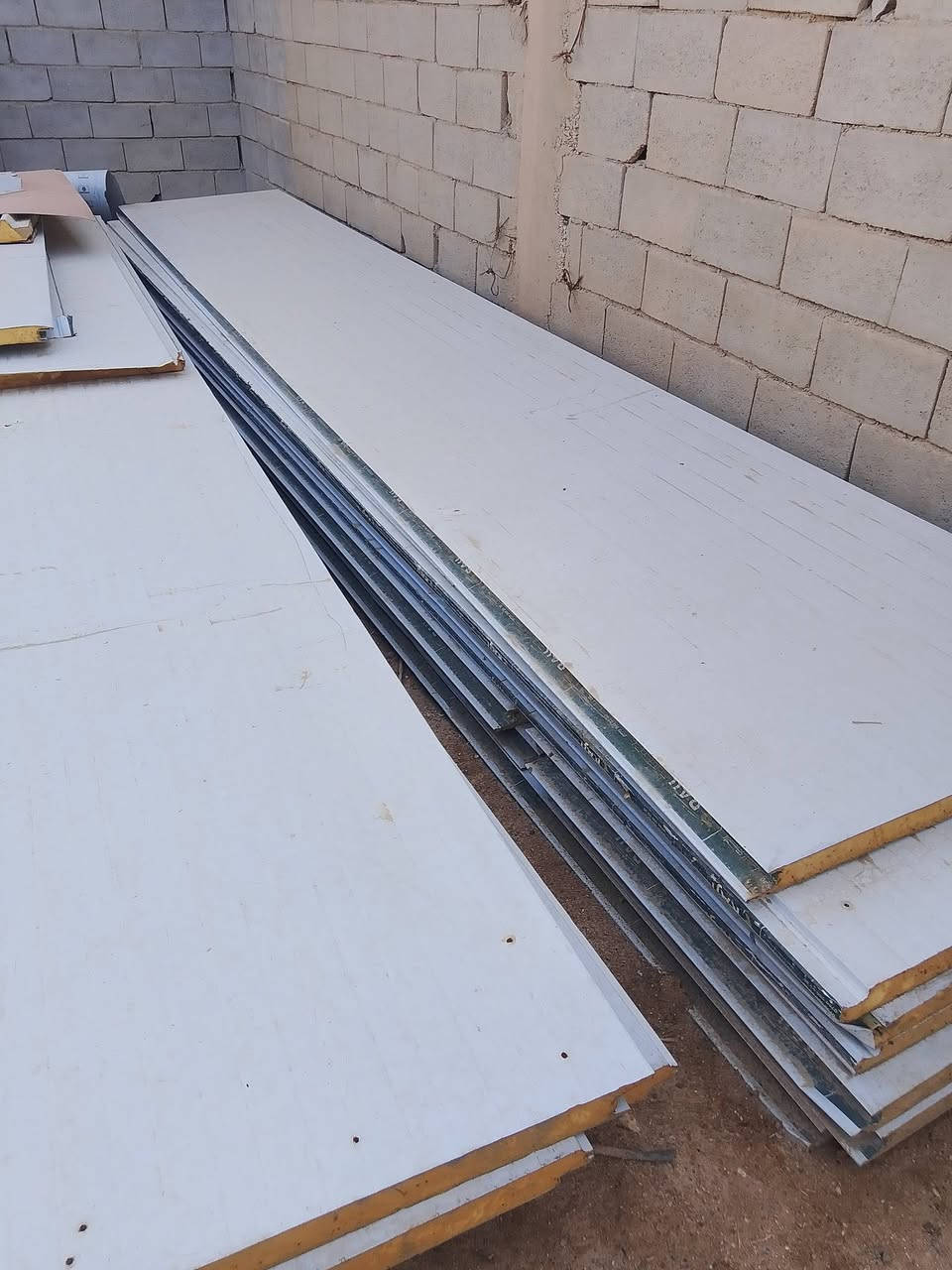 السلام عليكم سندويج جداري للبيع
وشيلمان مستعمل للبيع ***********
مكاني بصره تنومه
