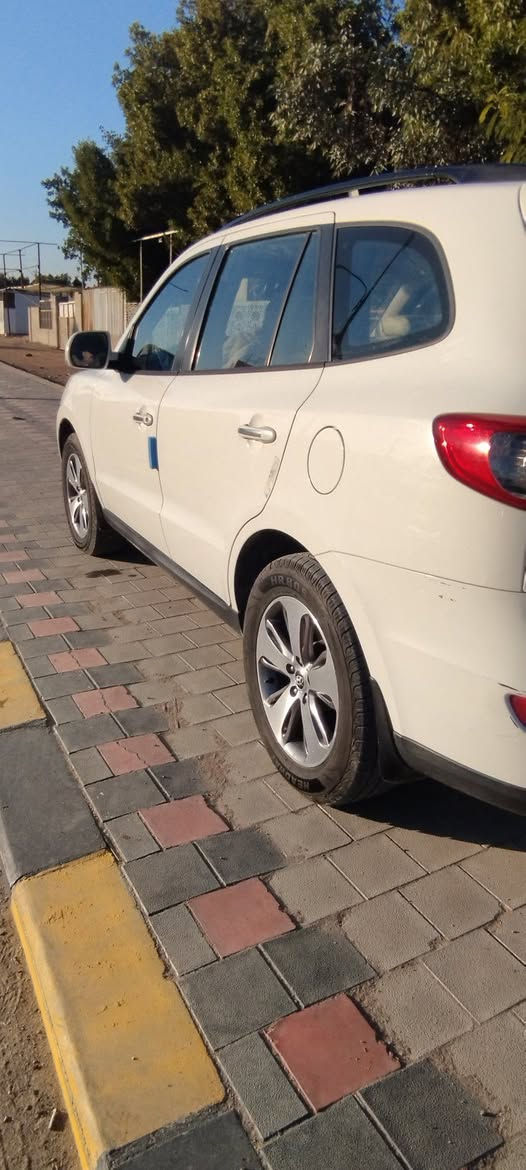 سنتافيا 2012 خليجي
فول بصمه 
6 سلندر
محرك 3500
7 راكب
3 قطع تبريد
رقم بغداد الماني 
مكان السياره بالنجف 
مالك السياره بالنجف
سياره كفاله عامه من كل شي...  تخم تاير جديد.. السعر 175 $ واكو انواع السيارات واسعار اشكال واللوان....  جزاكم الله خير 
 واتساب فقط ***********
