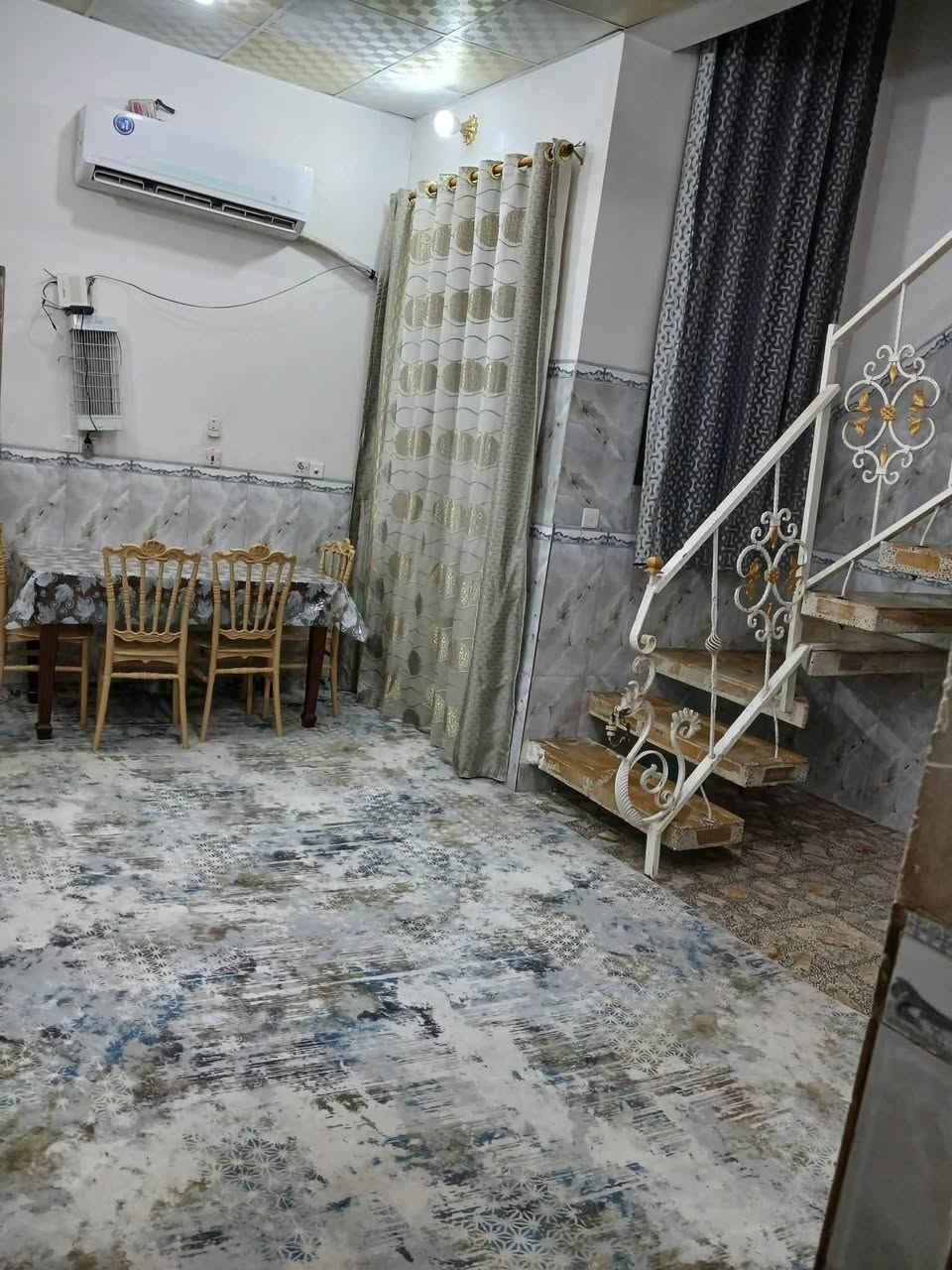 للبيع بيت مساحة 100 متر ، ميلاد حولي ، بناء مال جناي ، غرفه وصاله ومطبخ واستقبال ، البيت نظيف كاشي وسيراميك واضح بالصوره ، الأساس صب
 والبناء طابوك 
السعر 77 مليون وبي مجال
