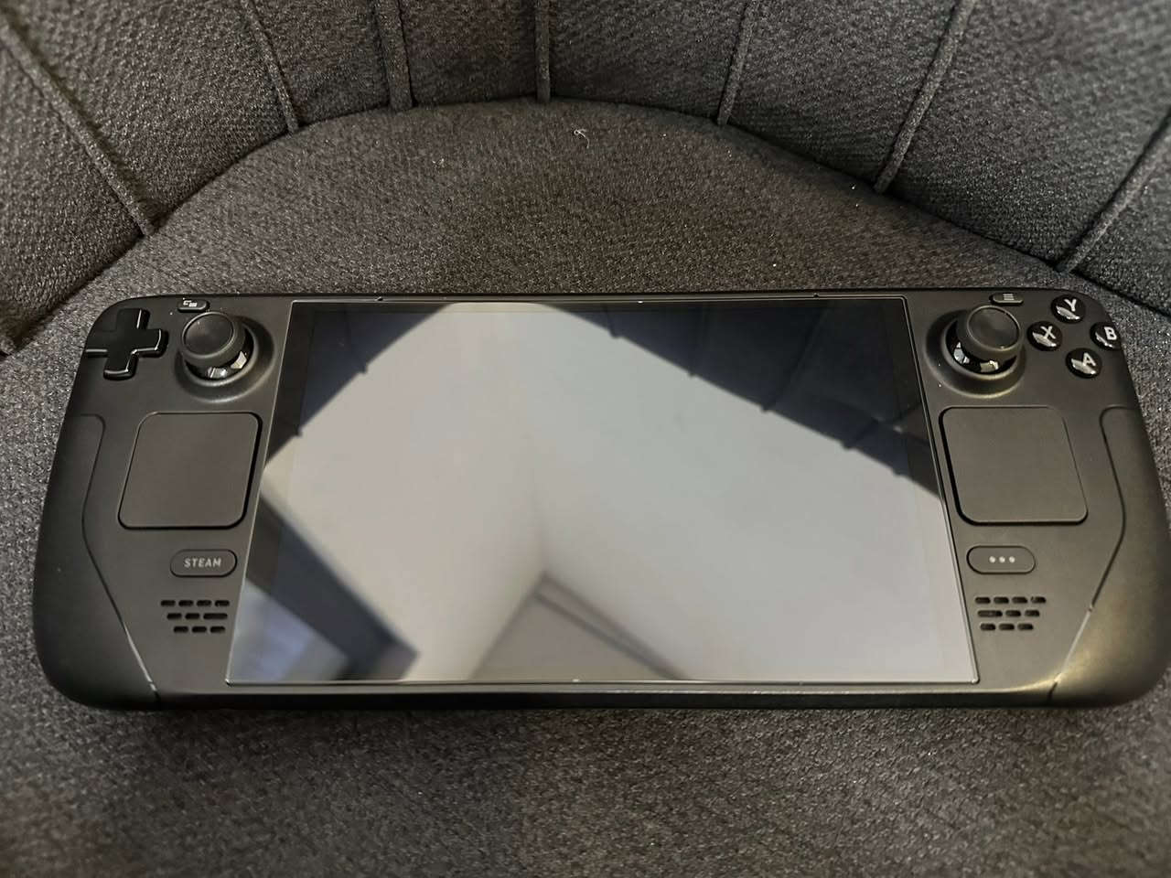 جهاز ستيم ديك اوليد 🔥
🔥🔥 فرصة قوية — للبيع Steam Deck OLED 🔥🔥

للبيع جهاز Steam Deck OLED نسخة 512GB  

الجهاز نظيف جداً جداً واستعمال خفيف، تشتريه وتشغل بدون أي تعب.

✅ نسخة OLED الأصلية  

✅ سعة 512GB  

✅ الحالة 100% ممتازة  

✅ ما بيه أي مشاكل أو أعطال  

✅ الأداء فل والحرارة طبيعية  

✅ الشاشة صافية بدون خدوش

📦 الملحقات:

✔️ الكفر الأصلي ويا الجهاز  

✔️ الشاحن الأصلي  

✔️ كل الملحقات كاملة

 ✅ يد اكس بوكس ون

🎮 الجهاز جاهز — بس نزّل ألعابك والعب فوراً

💰 السعر: 750 ألف دينار عراقي)  

📍 المكان: (اربيل )  

موجود توصيل كل عراق

📩 للجادين فقط — خاص مفتوح

⚠️ ملاحظة: الجهاز نظيف جداً ومناسب للي يريد جهاز مضمون بدون وجع راس.


**إذا كنت صاحب هذا الإعلان وتريد حذفه لأي سبب، رجاءا أرسل رسالة إلى الدعم الفني**