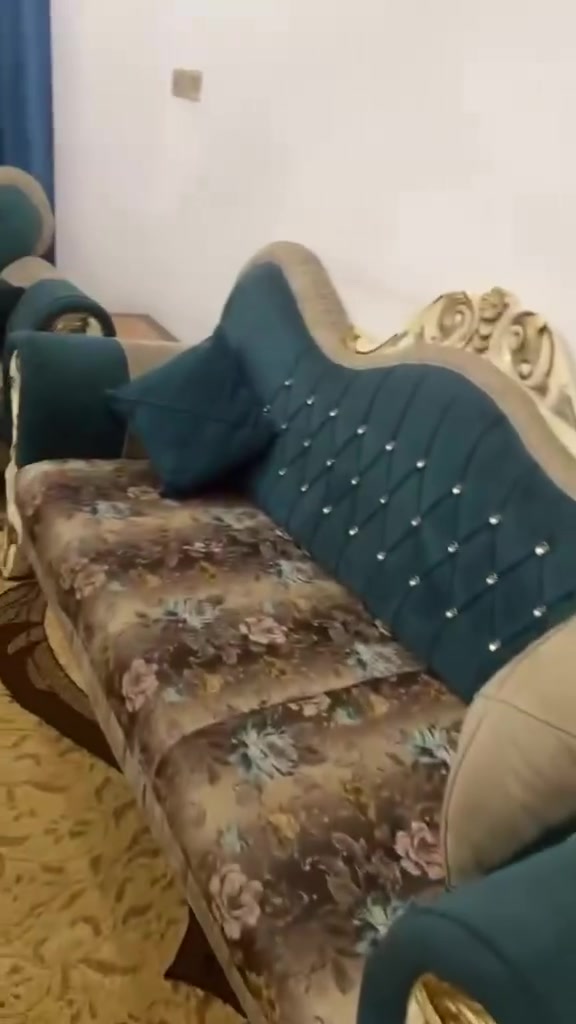 السلام عليكم.للبيع تخم ١٠ مقاعد نظيف ومابي اي ضرر ؟ 
العنوان حله. مصطفى راغب
 قرب شارع ٤٠


**إذا كنت صاحب هذا الإعلان وتريد حذفه لأي سبب، رجاءا أرسل رسالة إلى الدعم الفني**