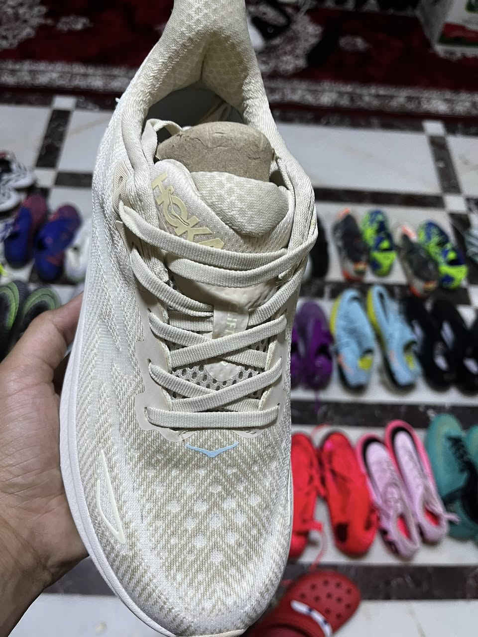 حذاء hocka  قياس 41 طول قدم 26 سم ڤيتنامي شرط كوالتي جداً عالي واتساب *********** أو ماسنجر السعر 75 وبي مجال للشراي
